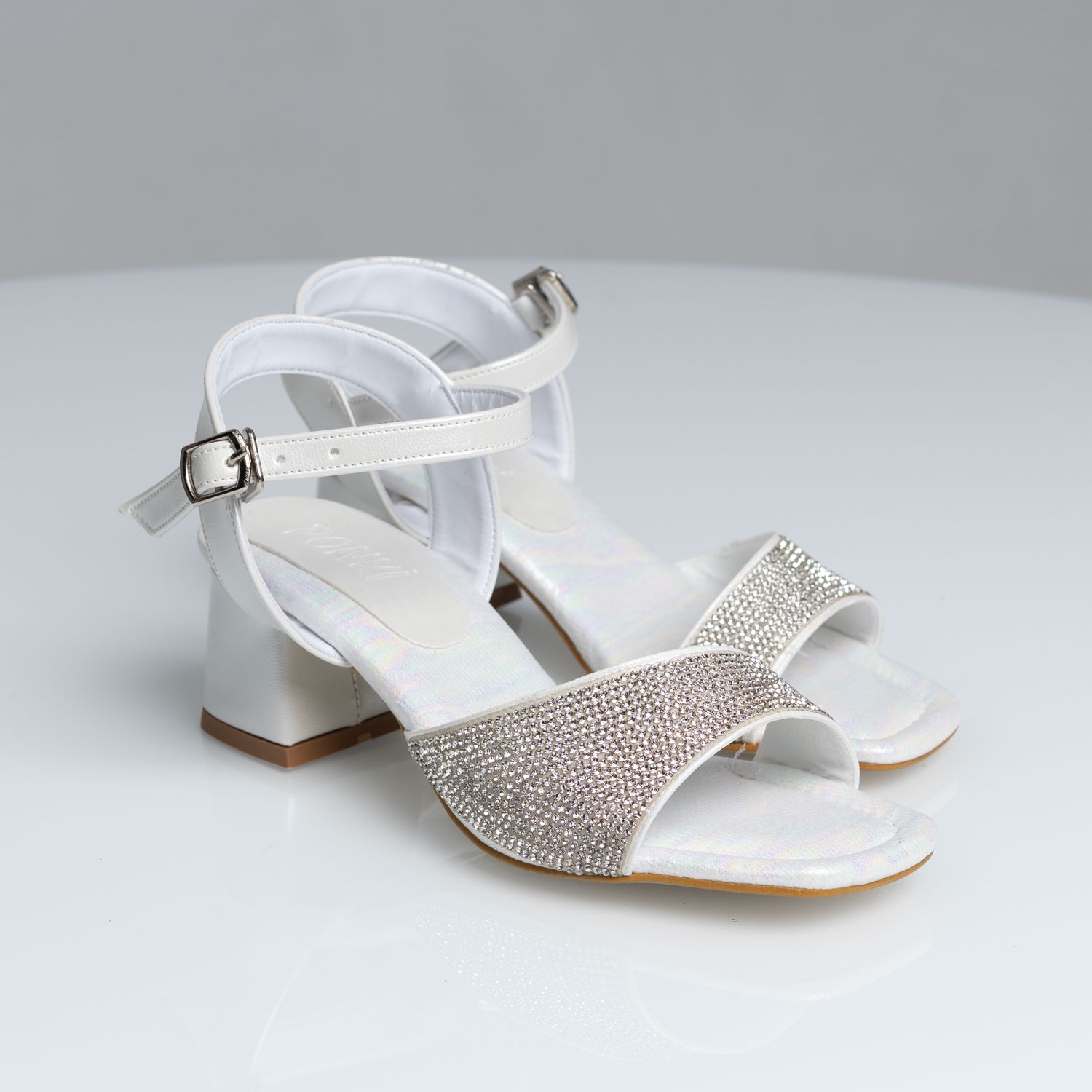 Детски сандали на токче PONKI Glow White Pearl №31-36
